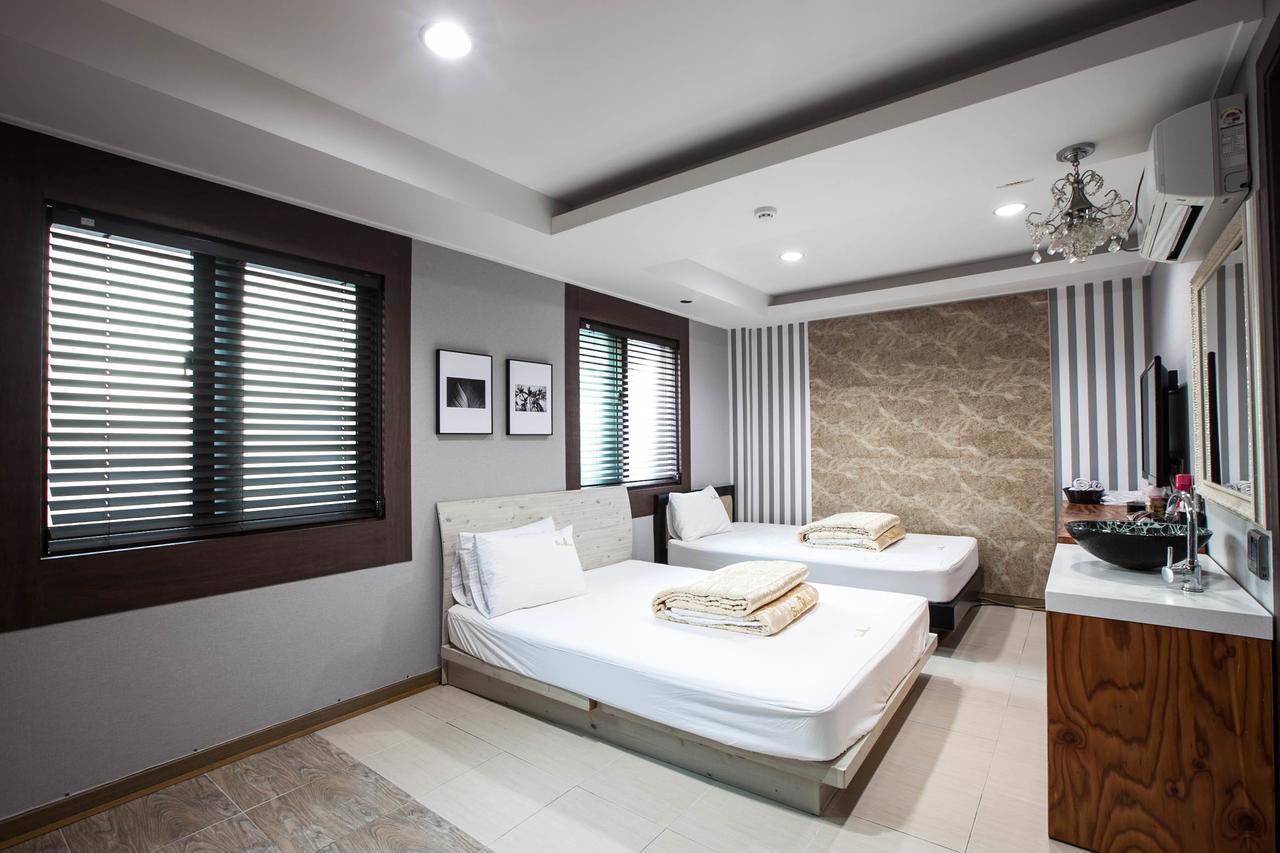 Star Hotel Busan Bagian luar foto
