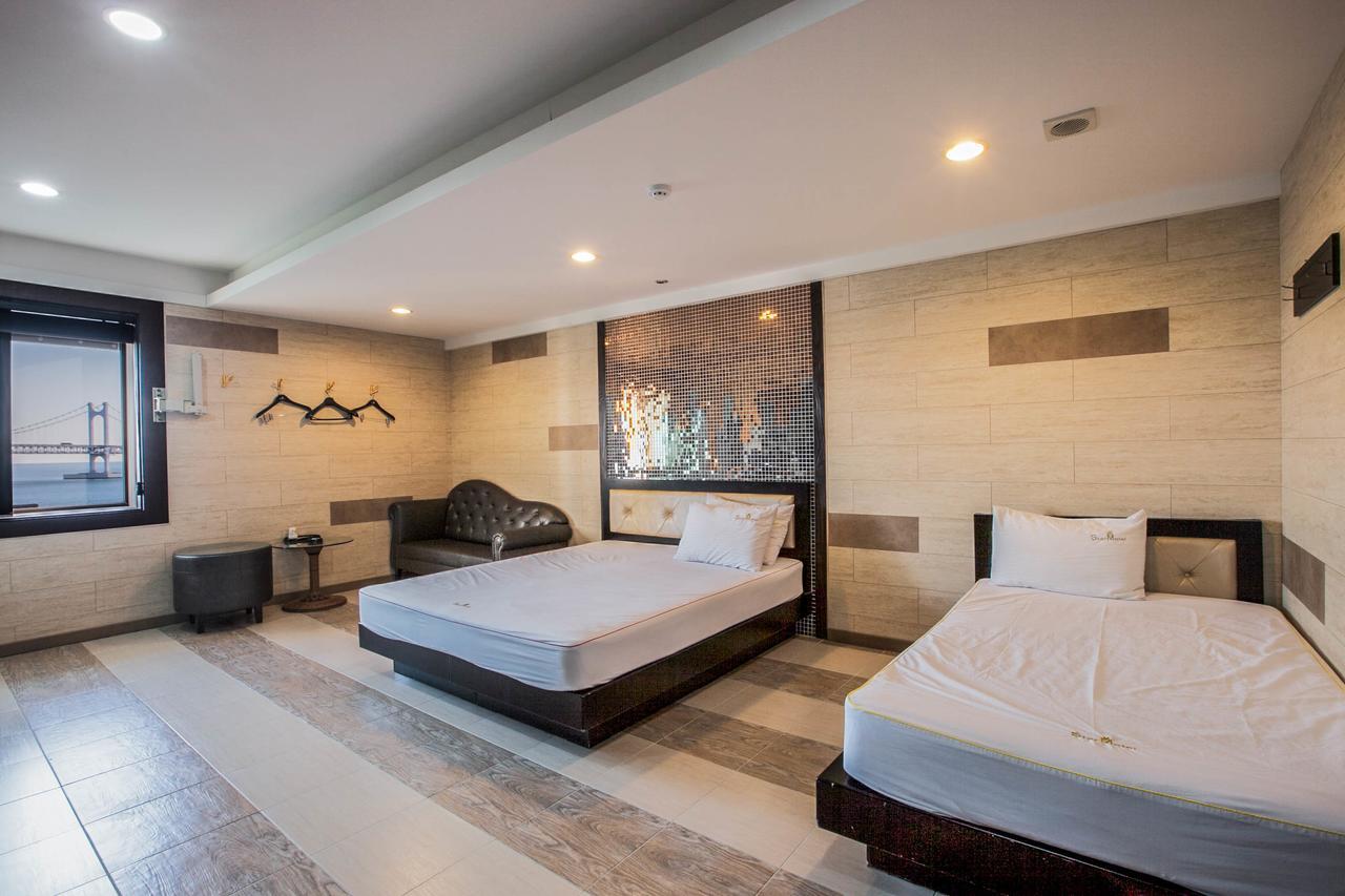 Star Hotel Busan Bagian luar foto