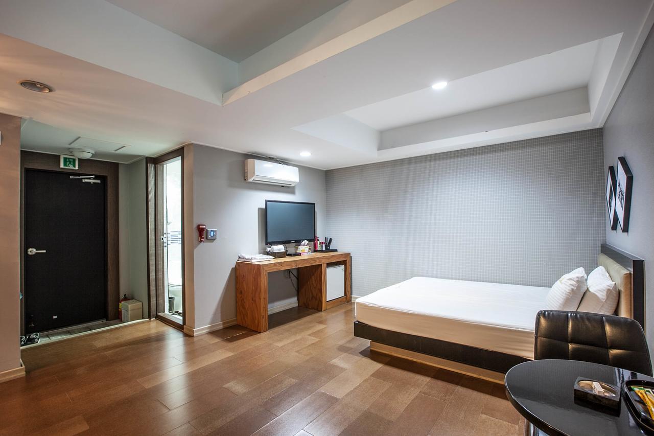 Star Hotel Busan Bagian luar foto