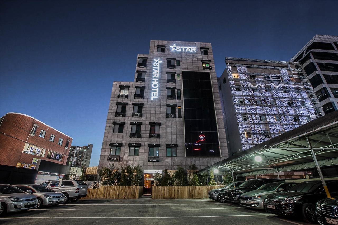 Star Hotel Busan Bagian luar foto