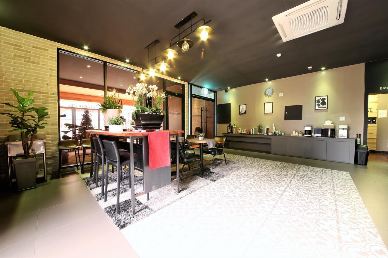 Star Hotel Busan Bagian luar foto