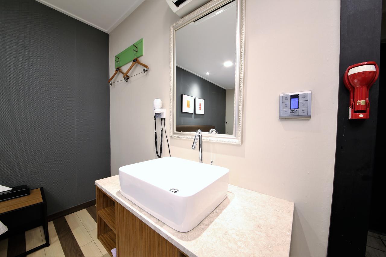 Star Hotel Busan Bagian luar foto