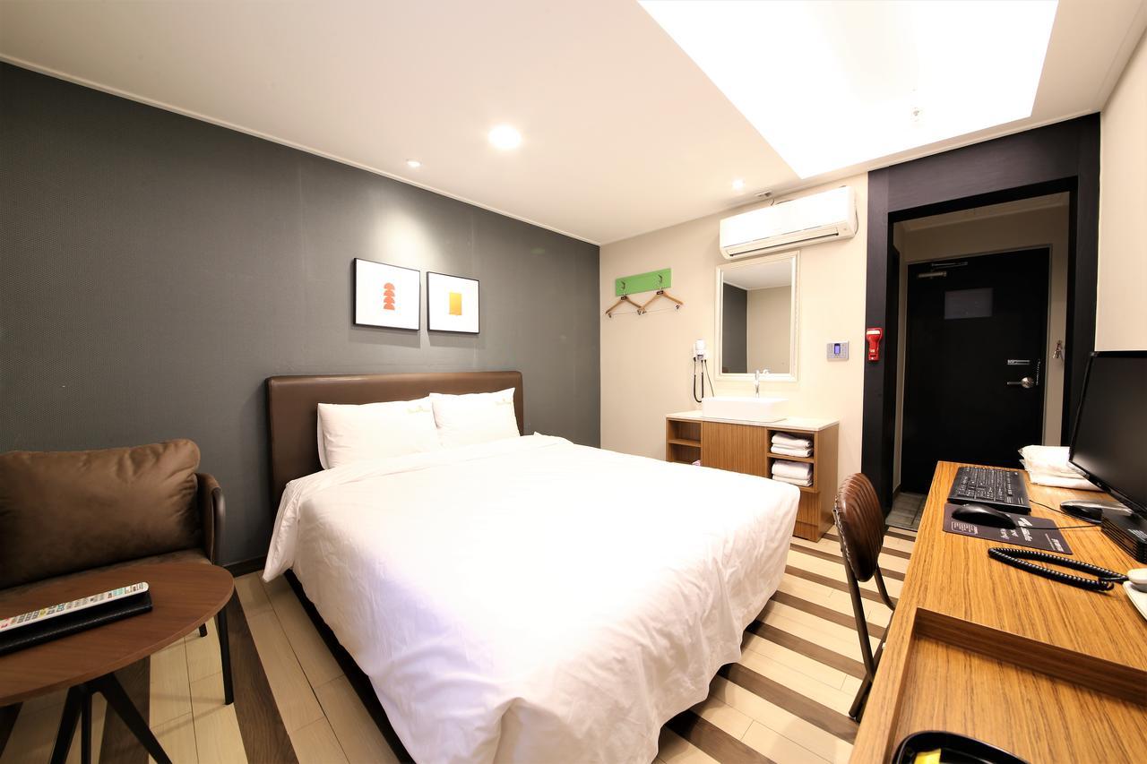 Star Hotel Busan Bagian luar foto