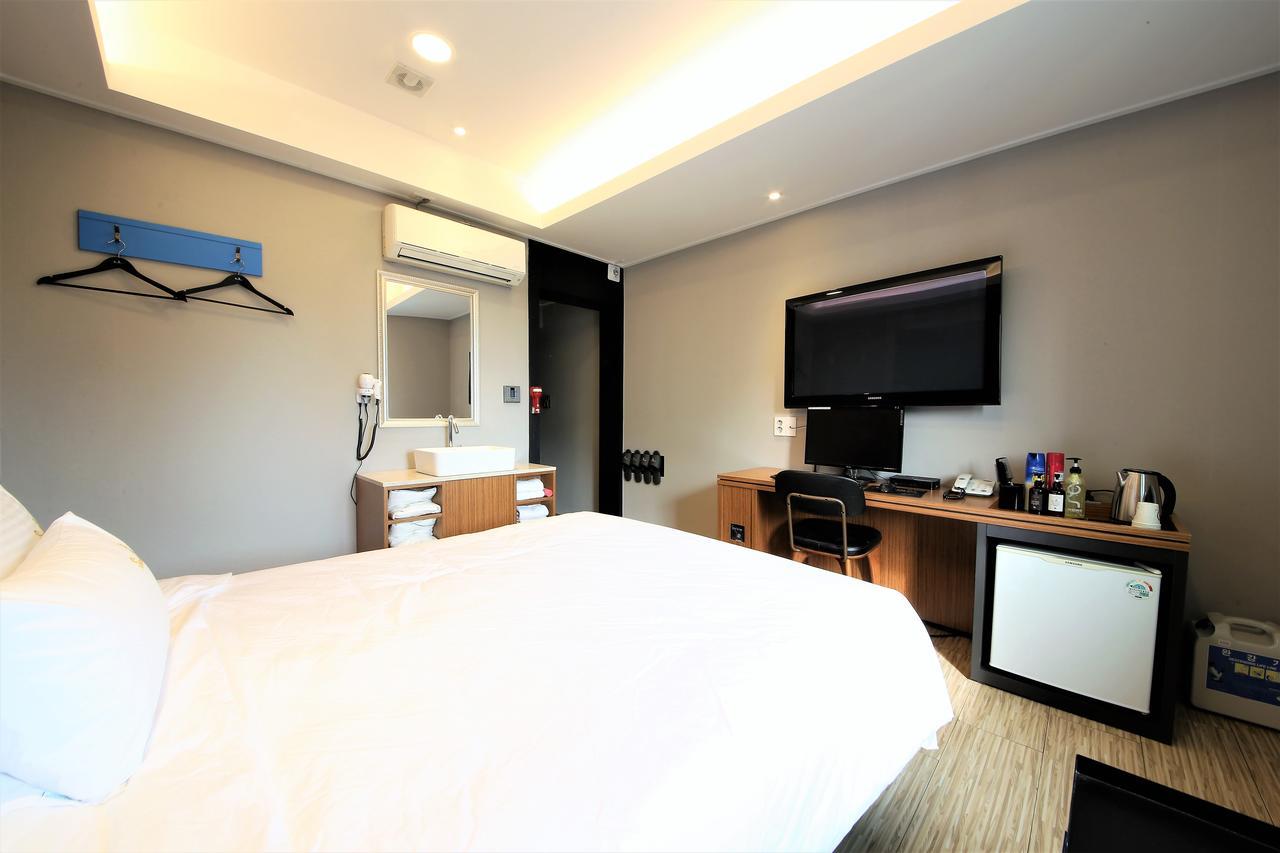 Star Hotel Busan Bagian luar foto