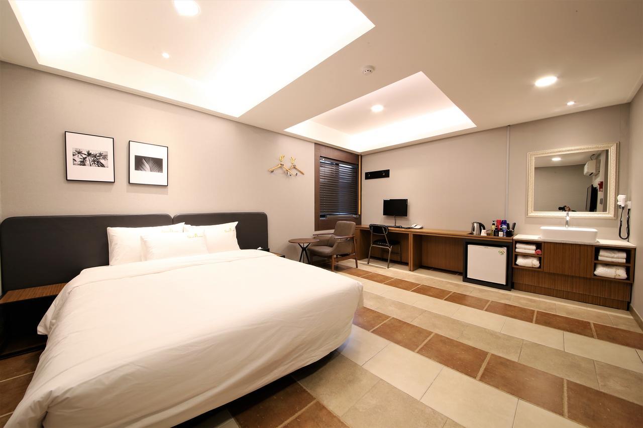 Star Hotel Busan Bagian luar foto