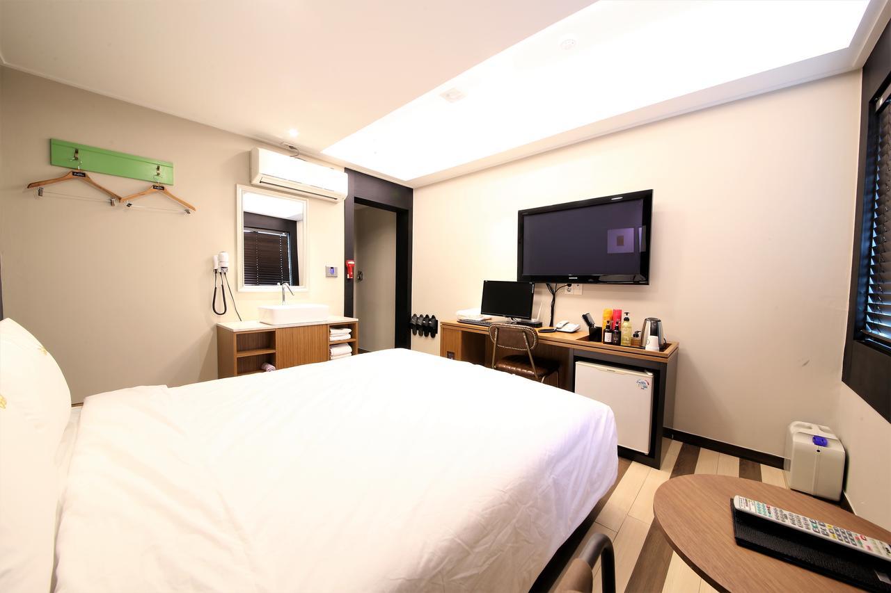 Star Hotel Busan Bagian luar foto