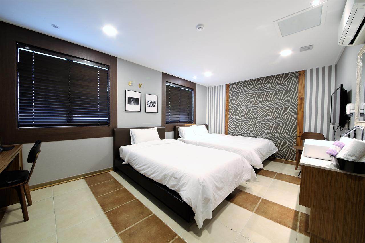Star Hotel Busan Bagian luar foto