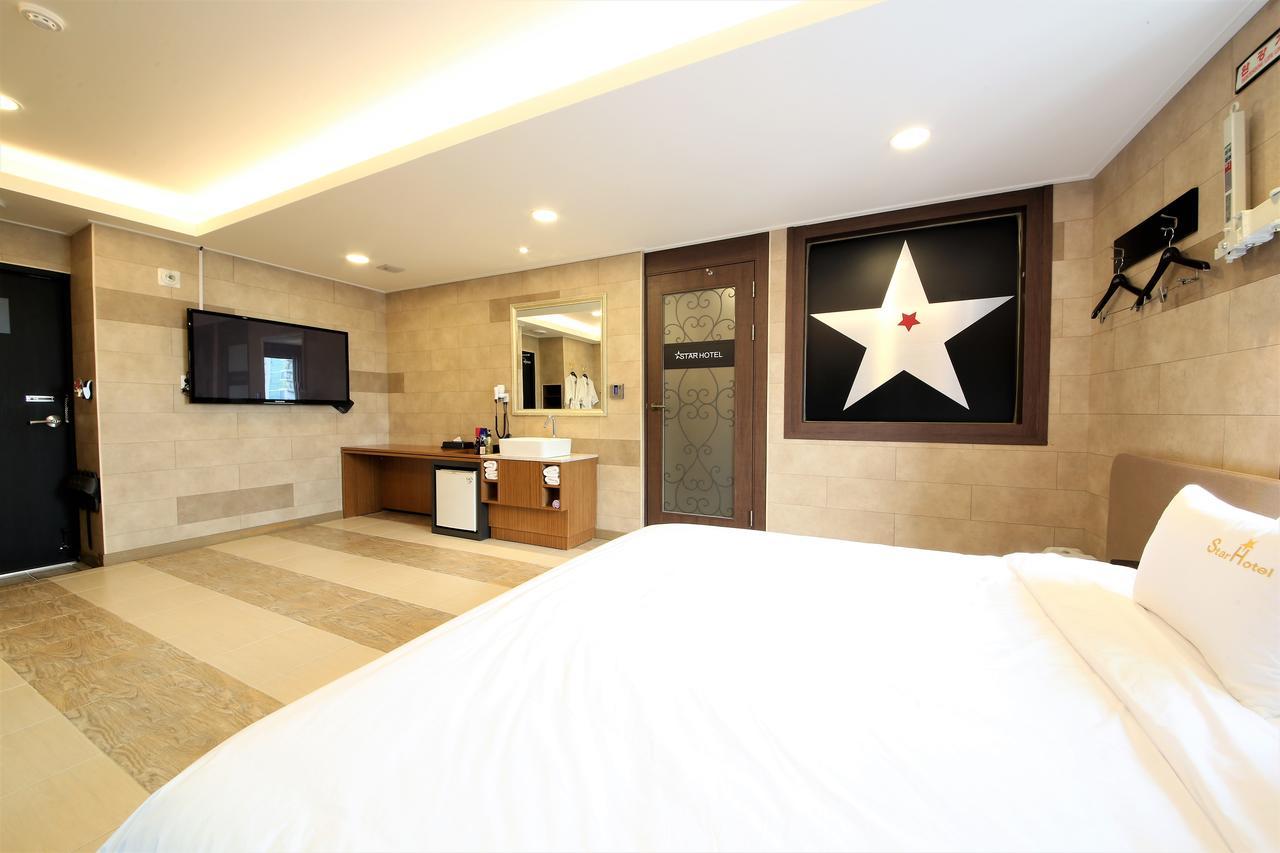 Star Hotel Busan Bagian luar foto