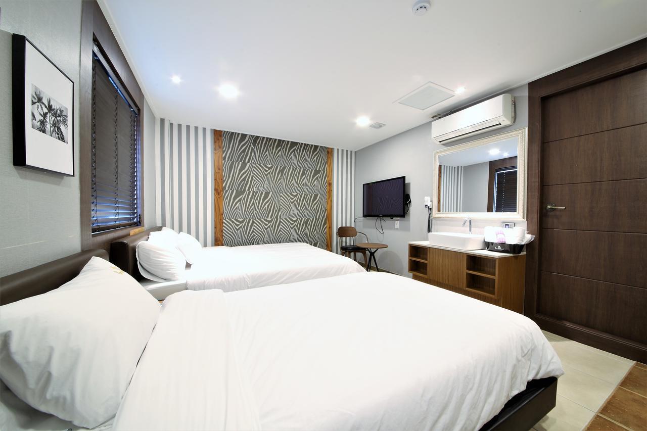 Star Hotel Busan Bagian luar foto