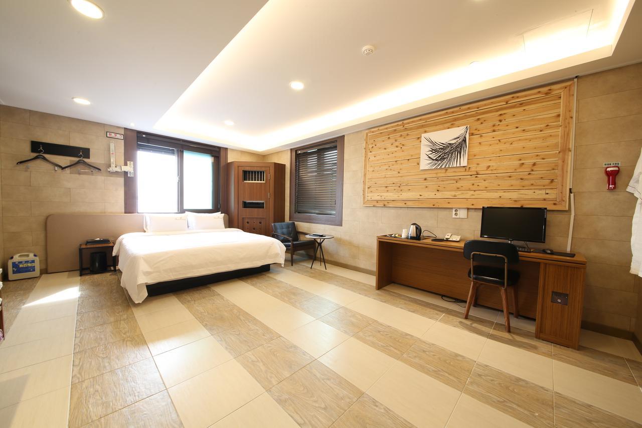 Star Hotel Busan Bagian luar foto