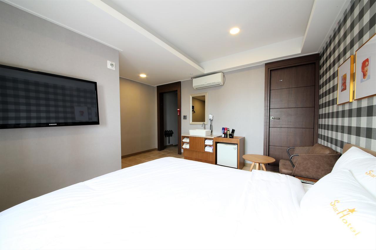 Star Hotel Busan Bagian luar foto