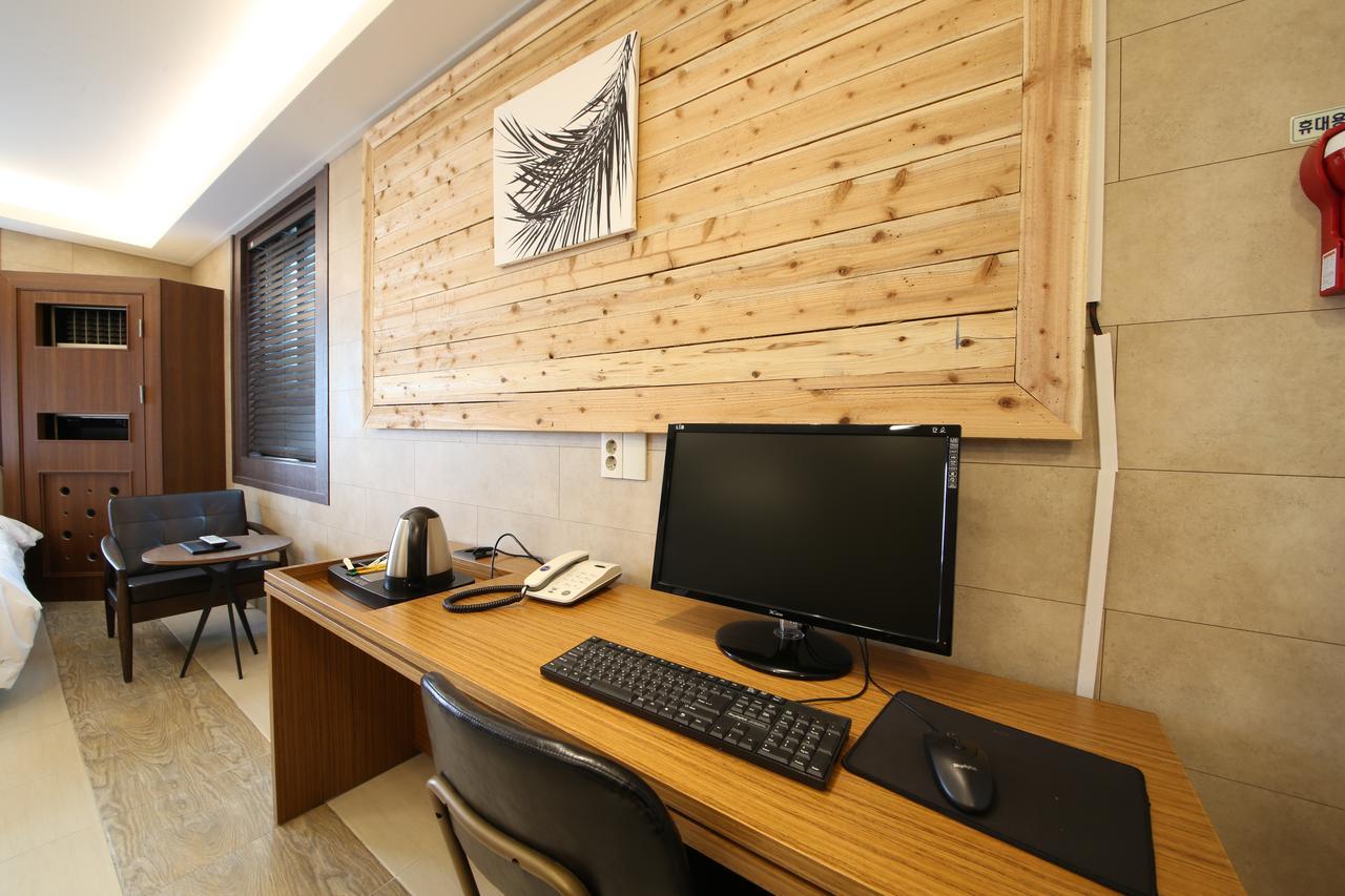Star Hotel Busan Bagian luar foto