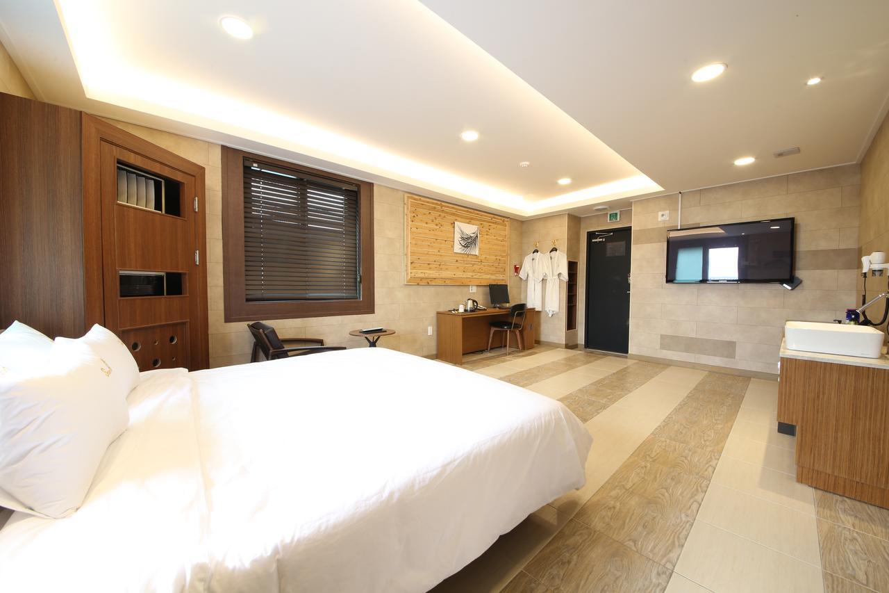 Star Hotel Busan Bagian luar foto