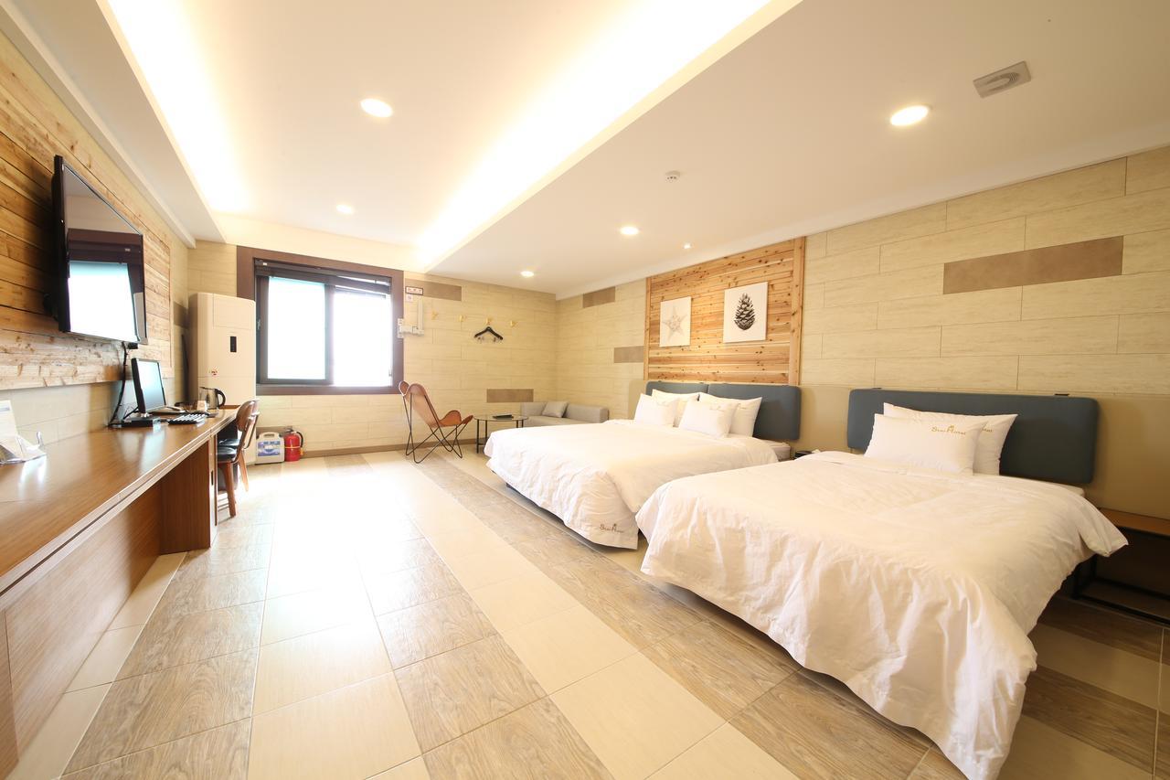 Star Hotel Busan Bagian luar foto