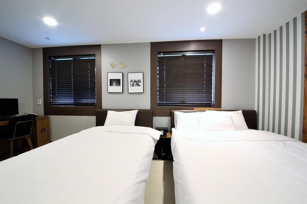 Star Hotel Busan Bagian luar foto