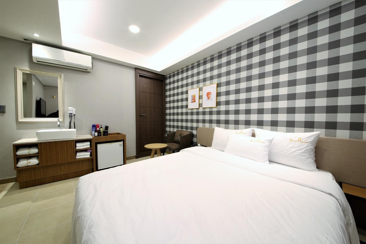Star Hotel Busan Bagian luar foto