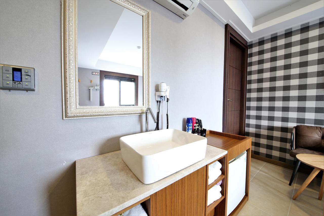 Star Hotel Busan Bagian luar foto