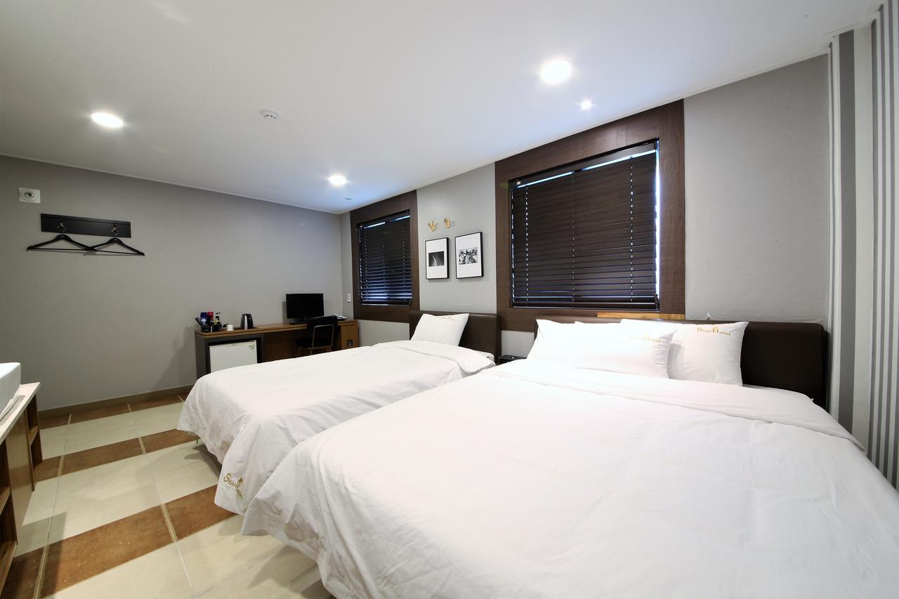 Star Hotel Busan Bagian luar foto