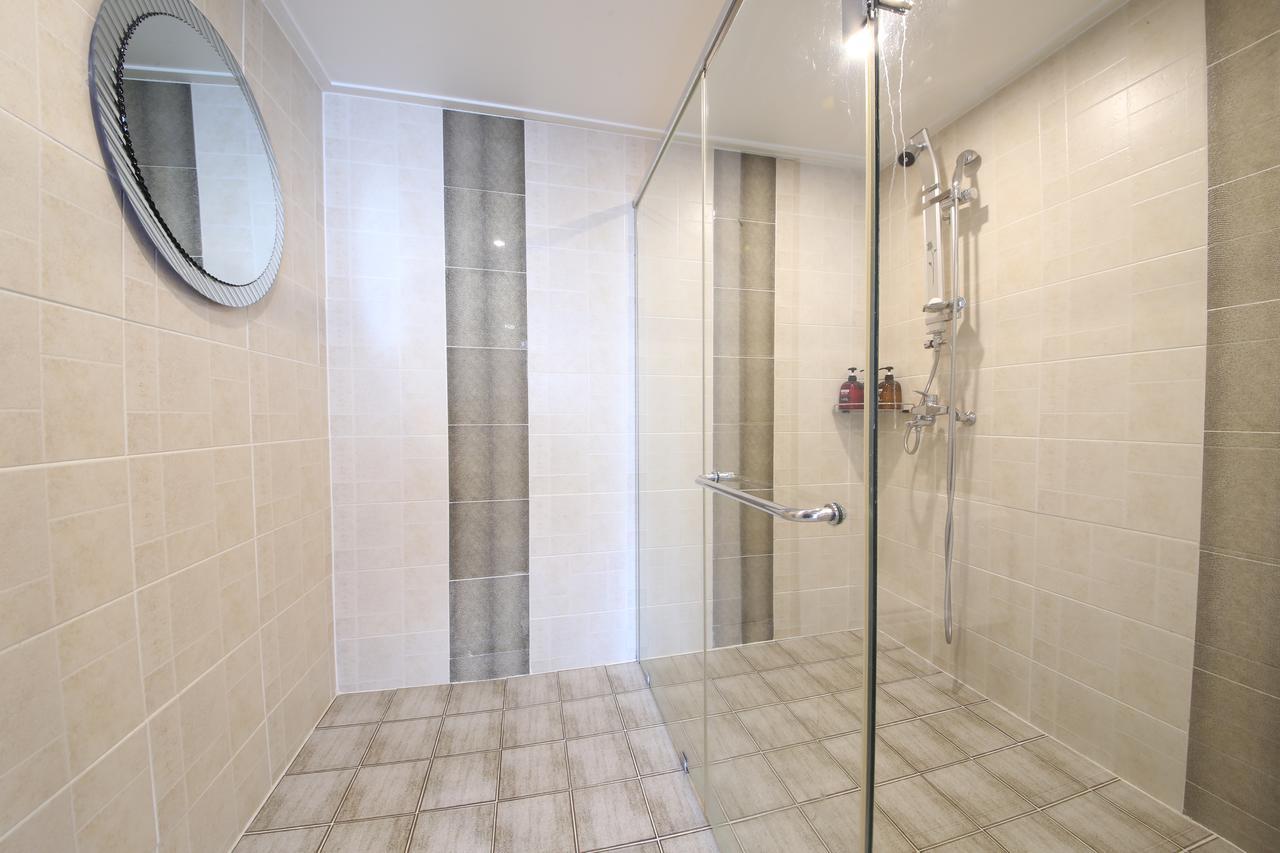 Star Hotel Busan Bagian luar foto