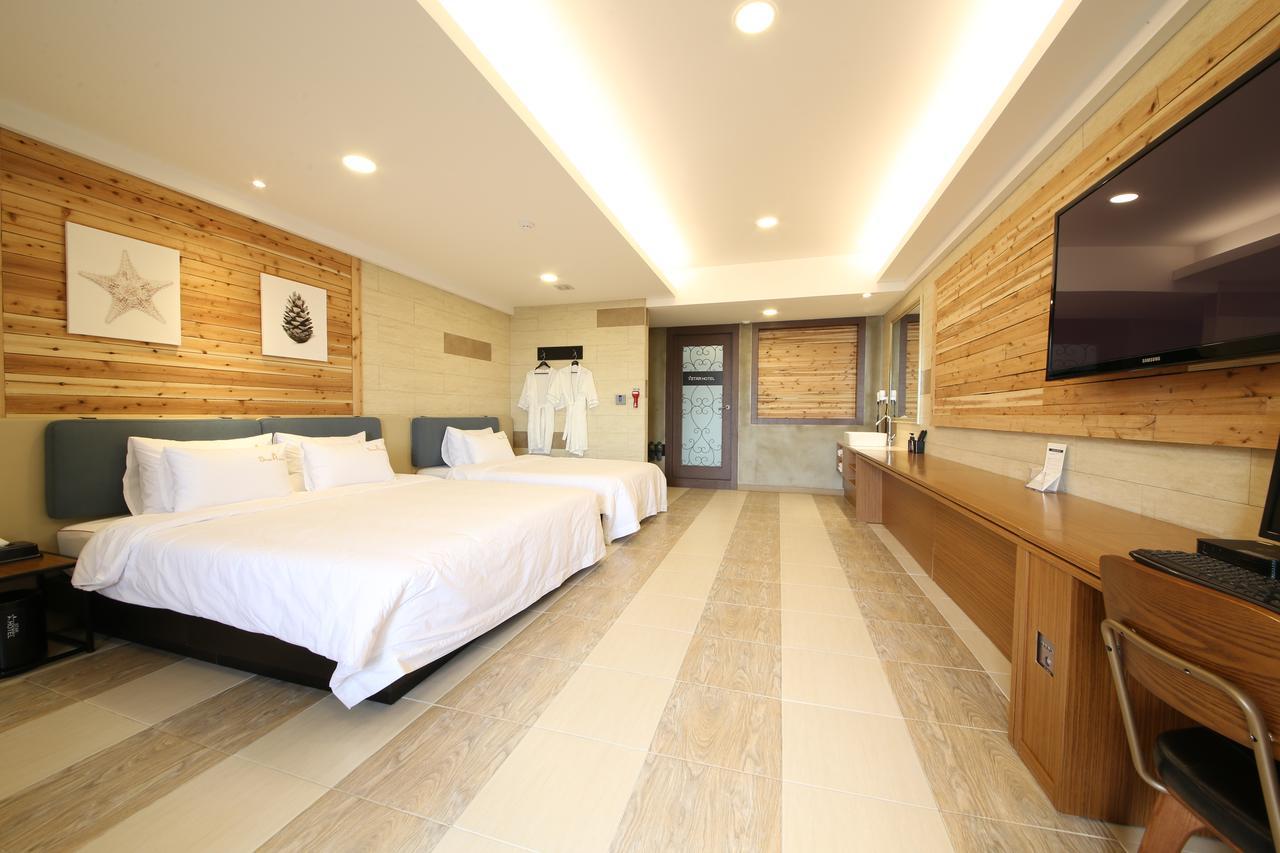 Star Hotel Busan Bagian luar foto