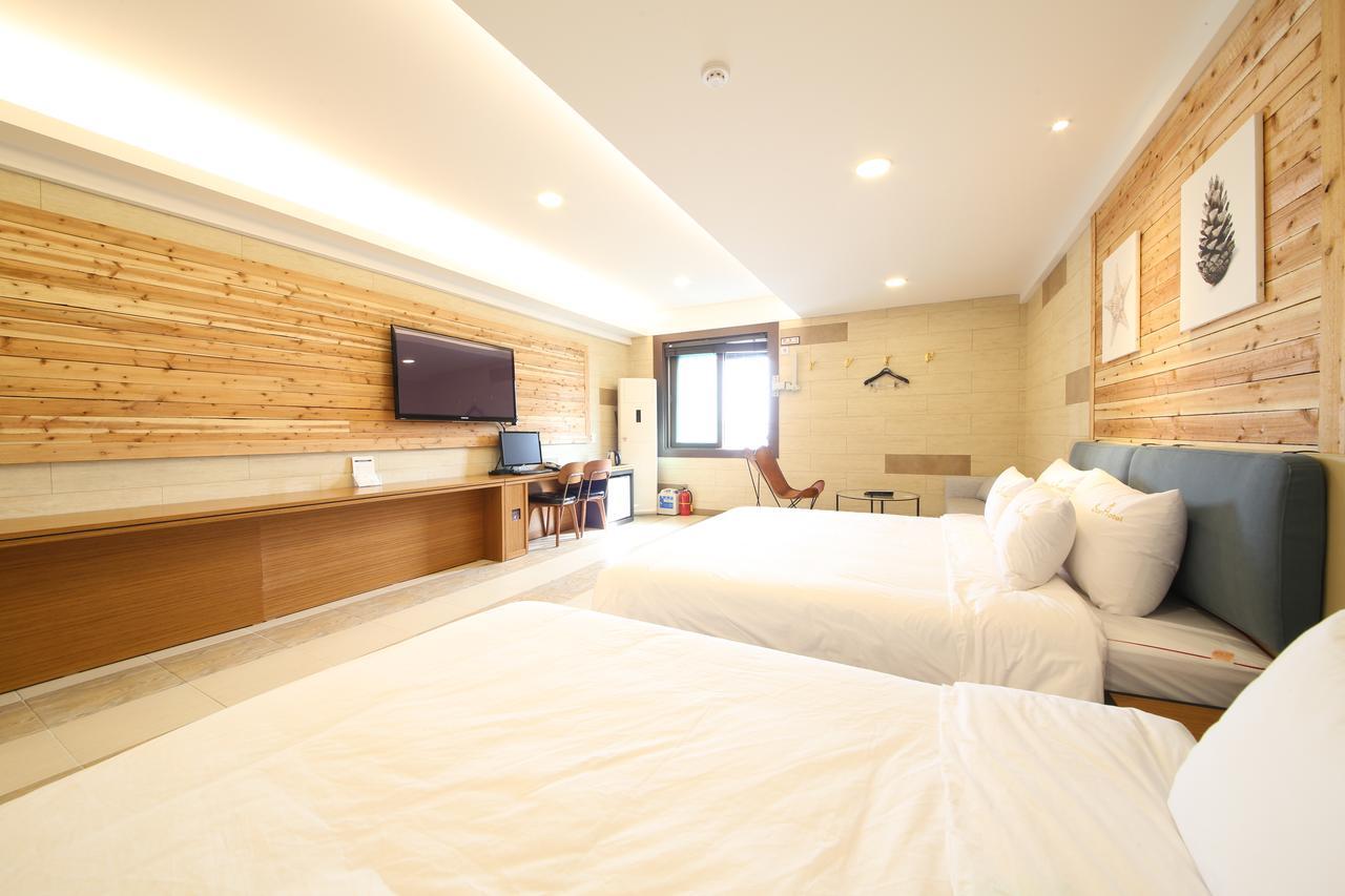 Star Hotel Busan Bagian luar foto